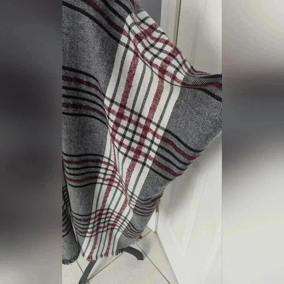 Quagga Plaid Print Poncho With Pockets One Size (EUC) - Picture 11 of 14